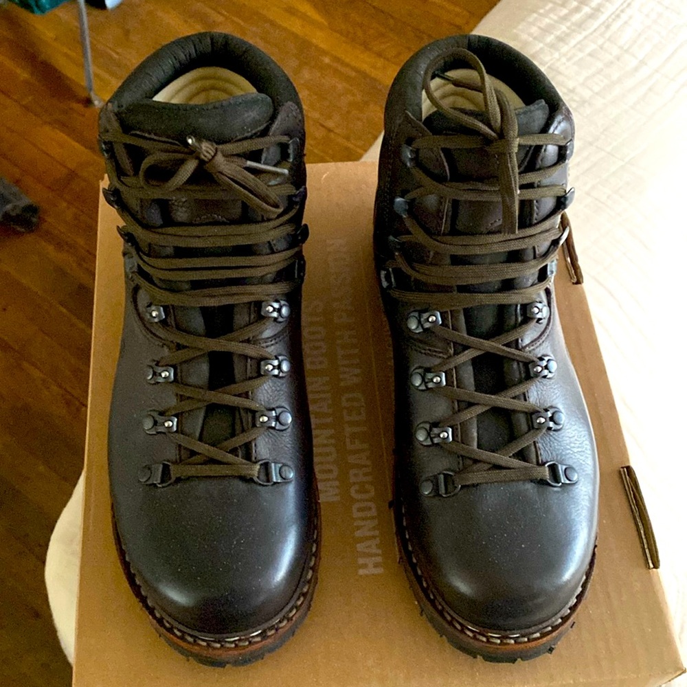 Hanwag Tasha Yak Leather hiking boots brand new size 9.5 men’s retail 550$
